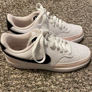 Women’s Court Vision Nike
